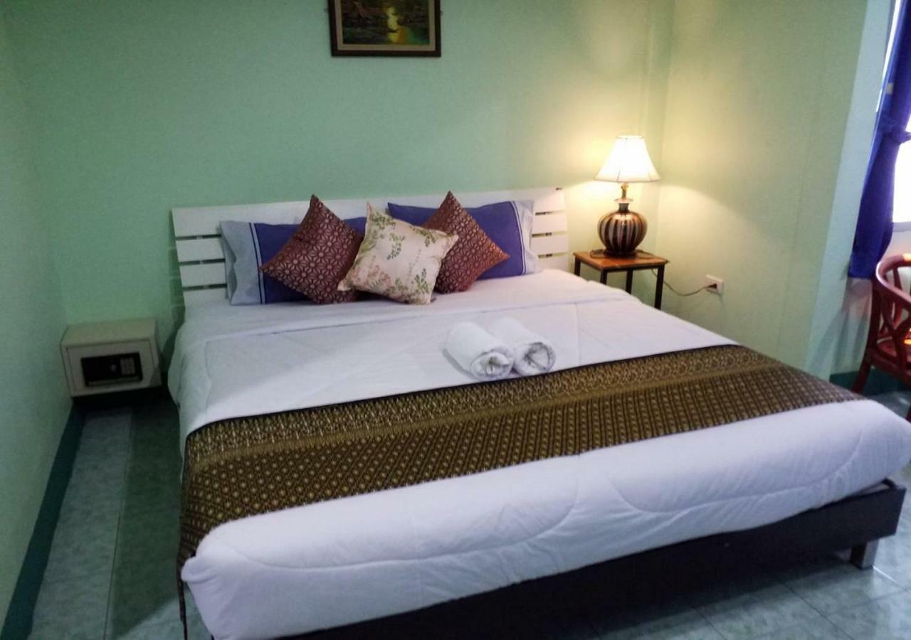 Rung Tawan Hostel 카타 비치 외부 사진