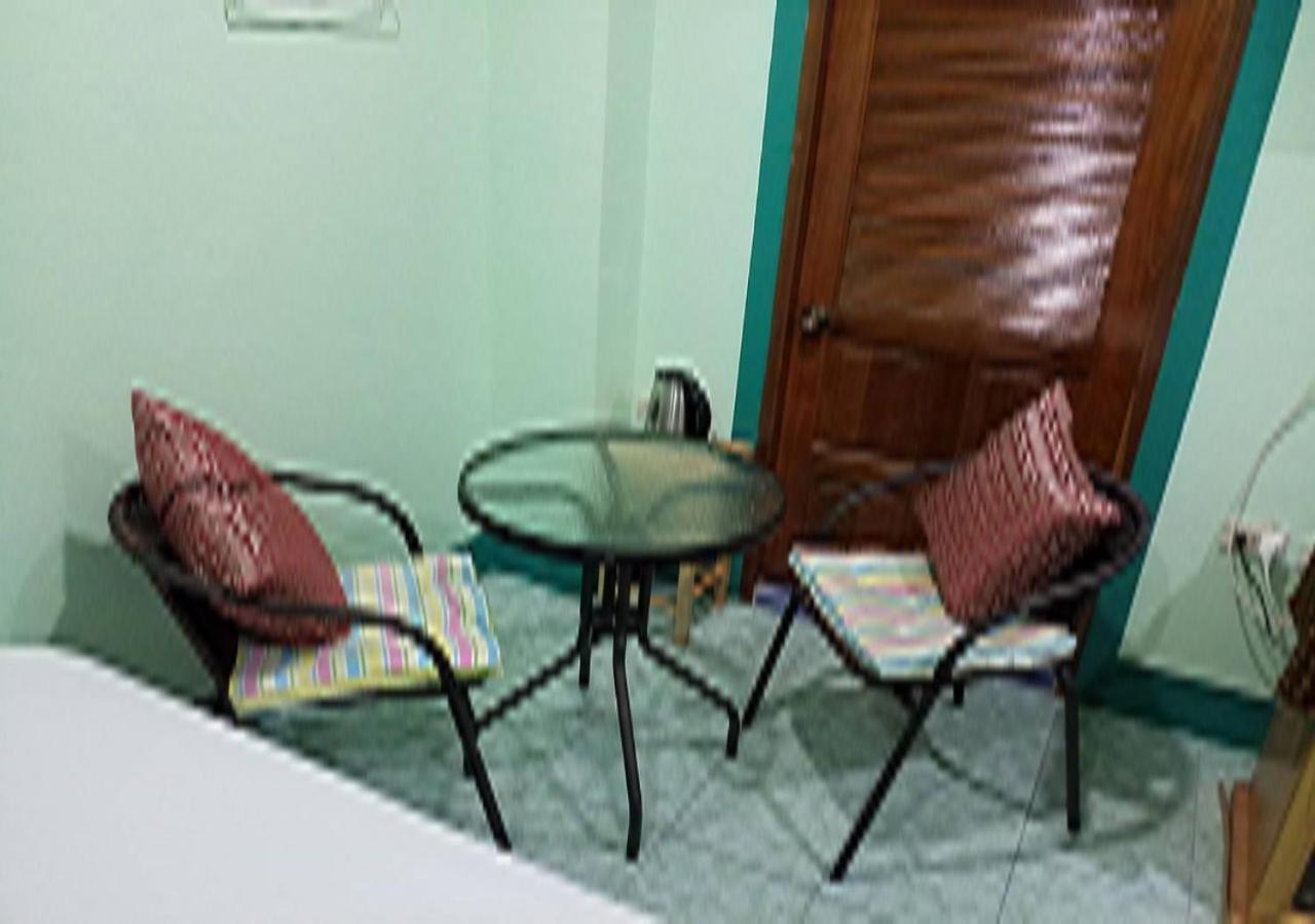 Rung Tawan Hostel 카타 비치 외부 사진